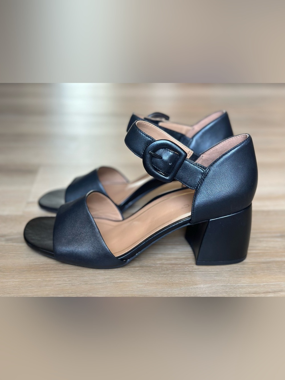 Vionic Chardonnay Black Leather Block Heel Sandals Ankle Strap Women's Size 9.5 - Picture 3 of 8